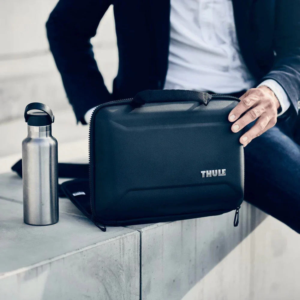 Thule Gauntlet 4.0 MacBook Pro Attache- Black - Image 5