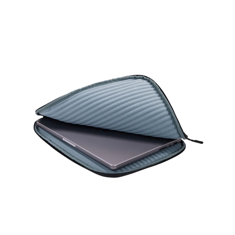 Thule Subterra 2 MacBook Sleeve 14 - Image 4