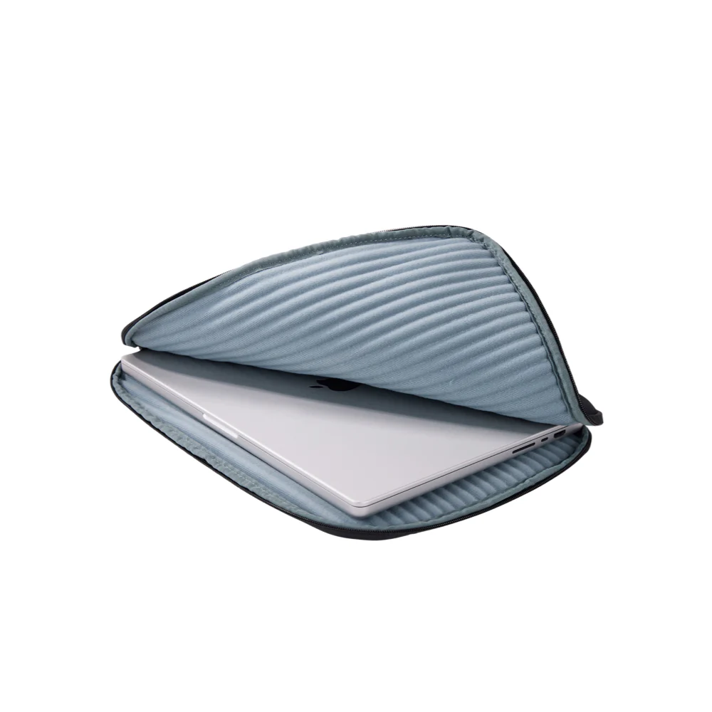 Thule Subterra 2 MacBook Sleeve 16 - Image 4